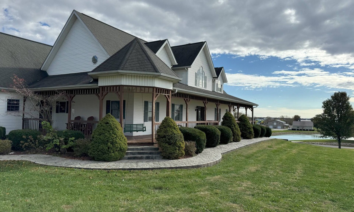 Odon Bed & Breakfast | Heritage Homestead Inn