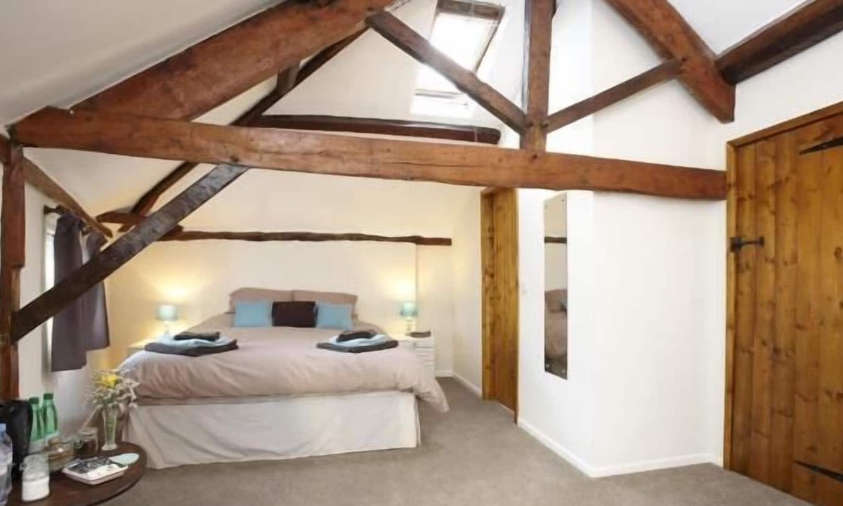 Kington Condo | Heritage House room 2