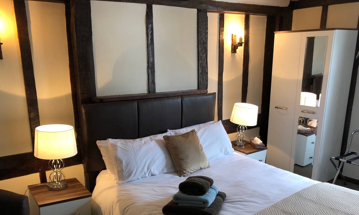 Kington Condo | Heritage House room 3