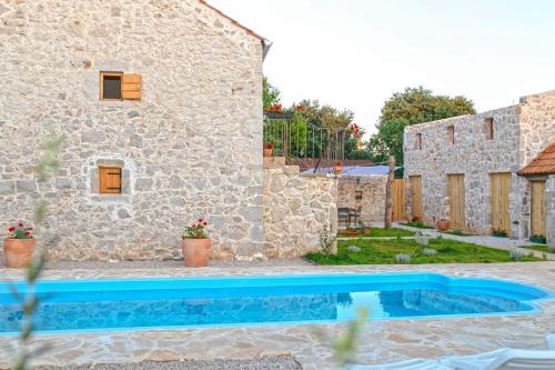 Cista Velika Villa | Heritage House Vrime - stone house with heated pool