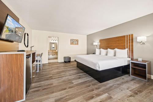 Folsom Road Hotel | Heritage Inn Express Roseville