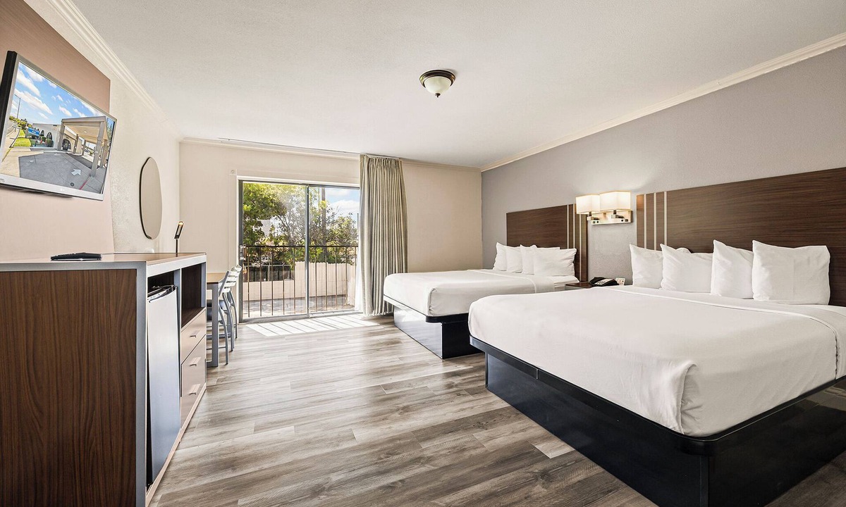 Folsom Road Hotel | Heritage Inn Express Roseville