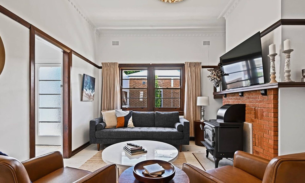 Orange House | Heritage Oasis on Kite - Short Walk to CBD