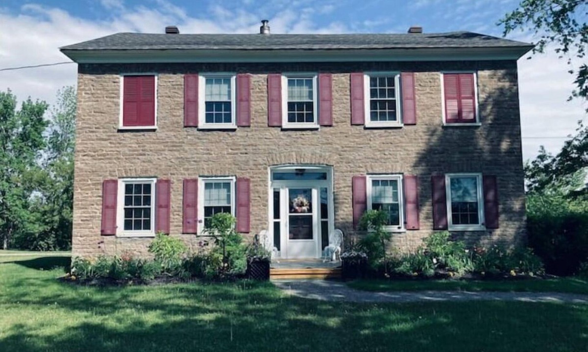 Montague House | Heritage Stone House on the Rideau Canal