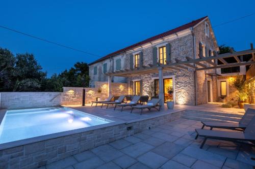 Kraj Villa | Heritage Villa Francheza-Elegant Stone villa near the Beach, Pašman Island , Ugrinić