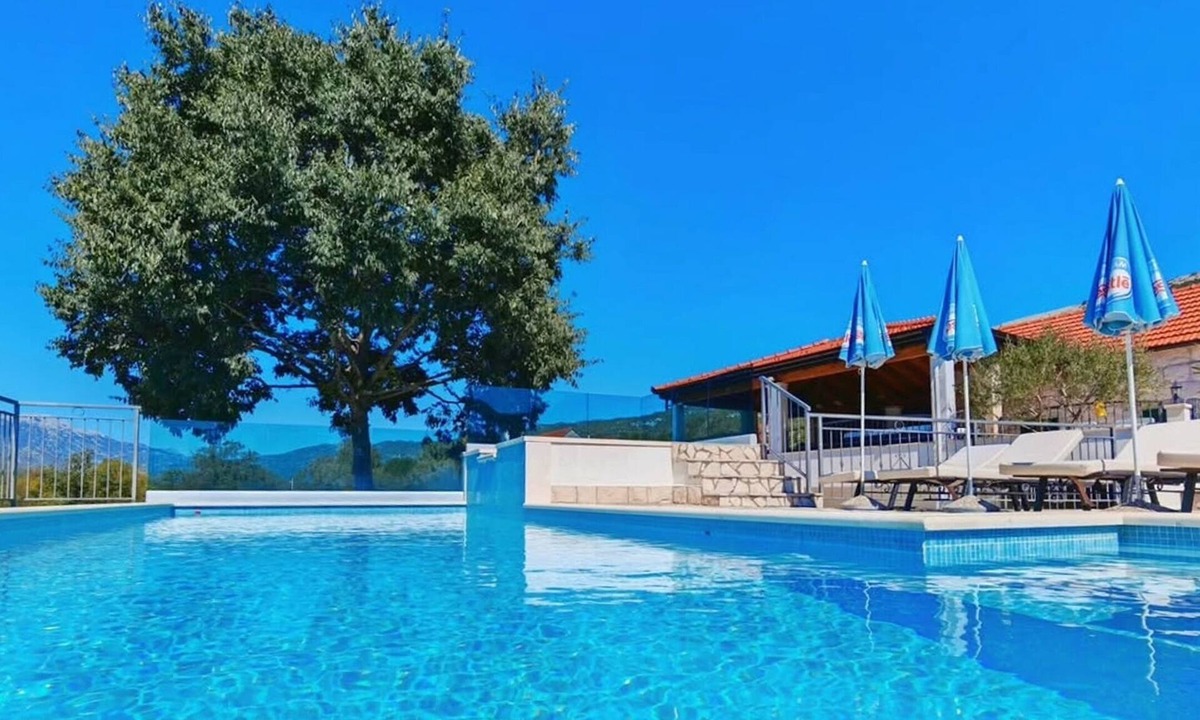 Rascane House | Heritagehouse Stipanovi Dvori with heated pool, kids pool, tavern, mountain view