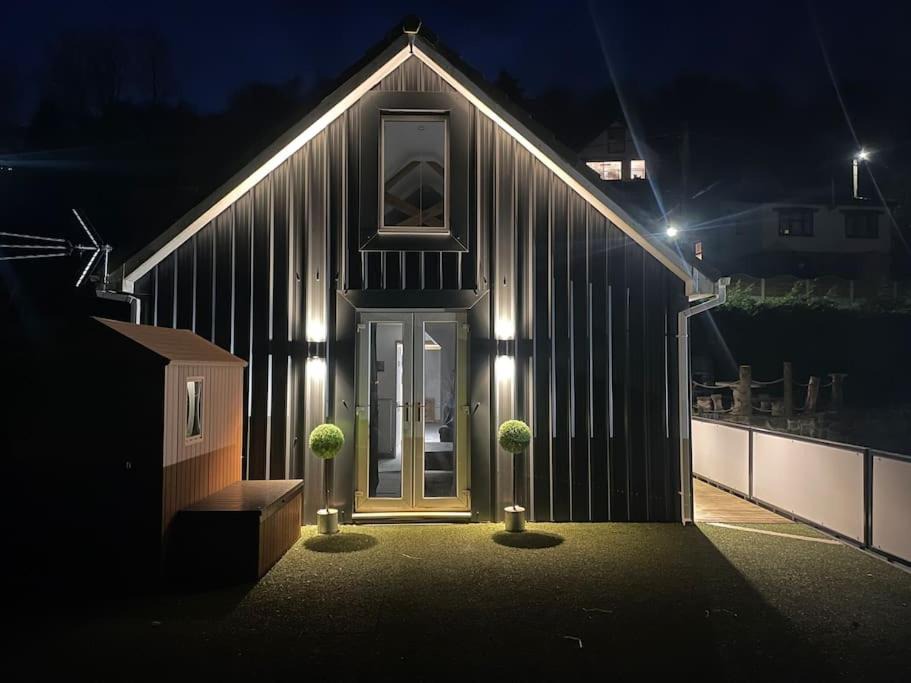 Minera House | Hermon chapel.