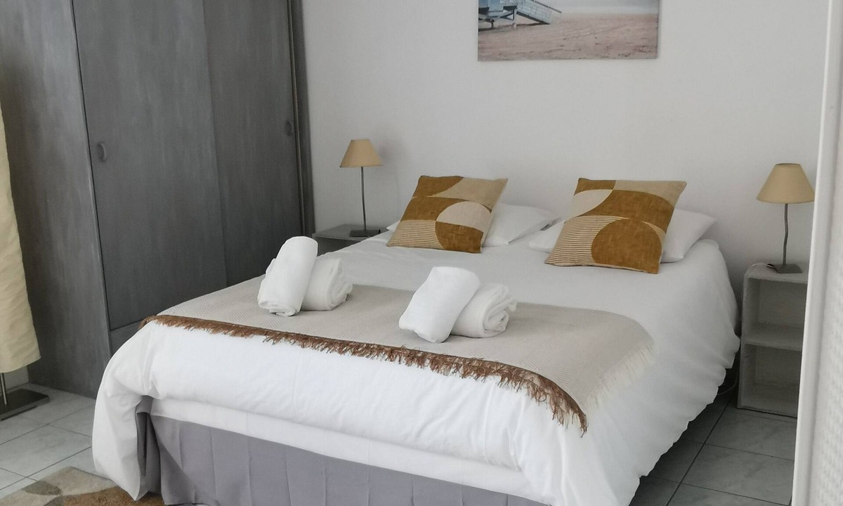 Chaille-les-Marais Apartment | Heron Cendre, Gîte Avec Piscine Chauffée, Sud Vendée Littoral