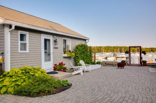 Freeport House | Heron Cottage on Casco Bay with Deck and Boat Dock!