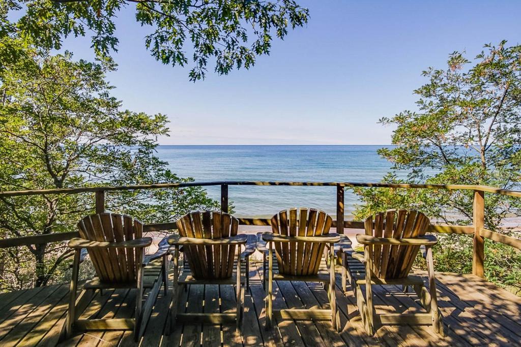 Holland House | Heron Creek