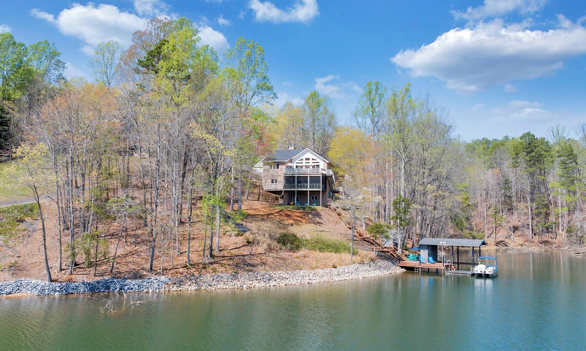 Huddleston House | Heron's Cove - Pet friendly, Private Dock!