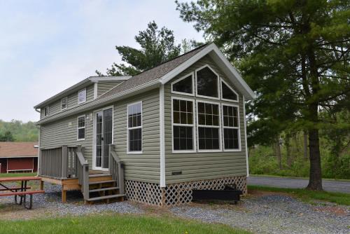 Lebanon Resort | Hershey Camping Resort Loft Park Model 7