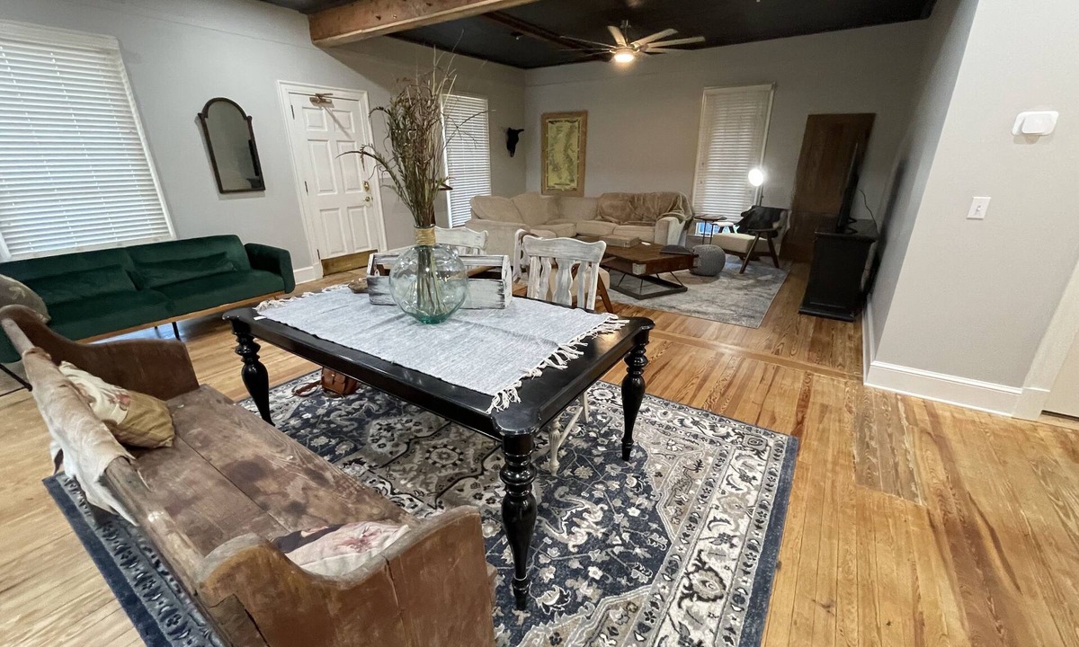 Columbia Cottage | Herstory Home- Cottage BnB