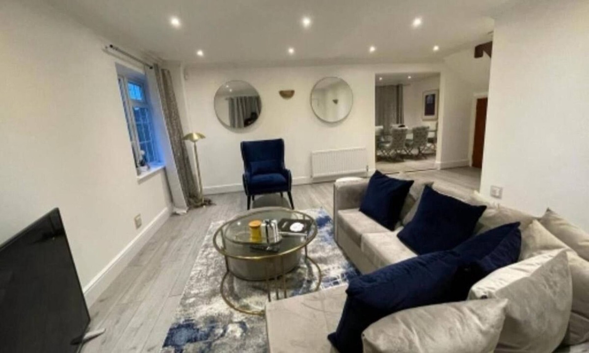 Waltham Cross House | Hertfordshire 4bed