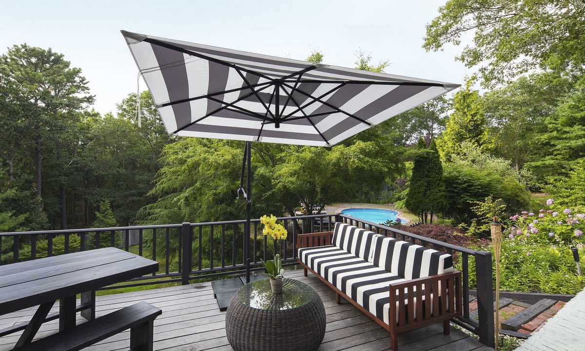 Hampton Bays House | Hexagon shape cottage with pool & koi fish pond