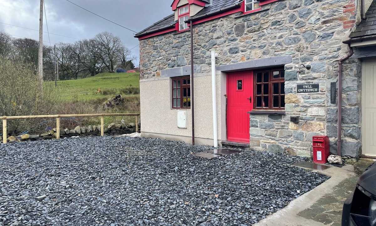 Llanberis House | Hey Barn with parking