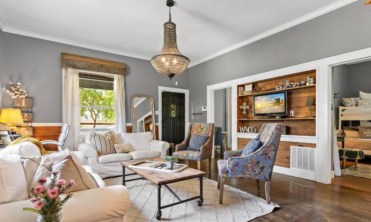 North Waco House | HGTV’s “LITTLE HOUSE” w/huge deck and grill