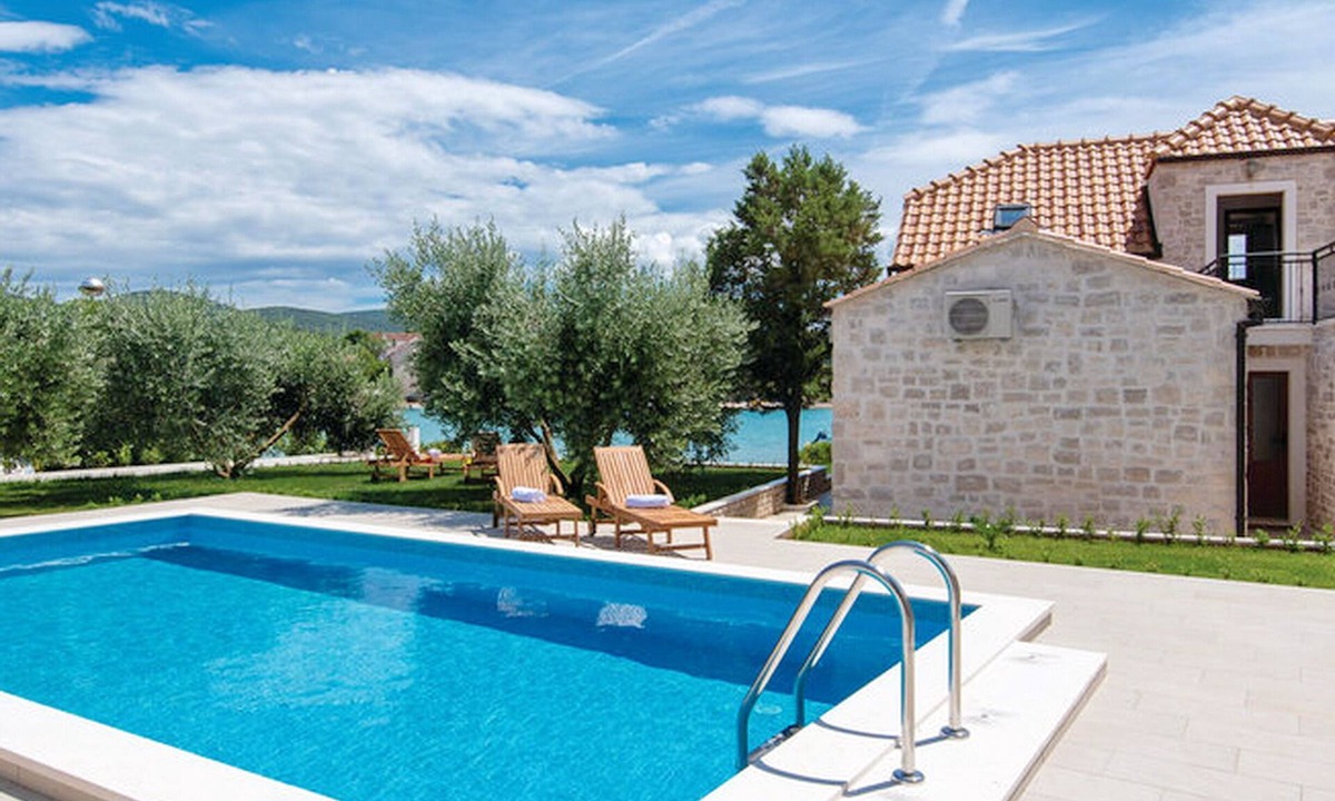 Loviste House | HH Lovište Three Bedroom Holiday Home,Pool&SeaView