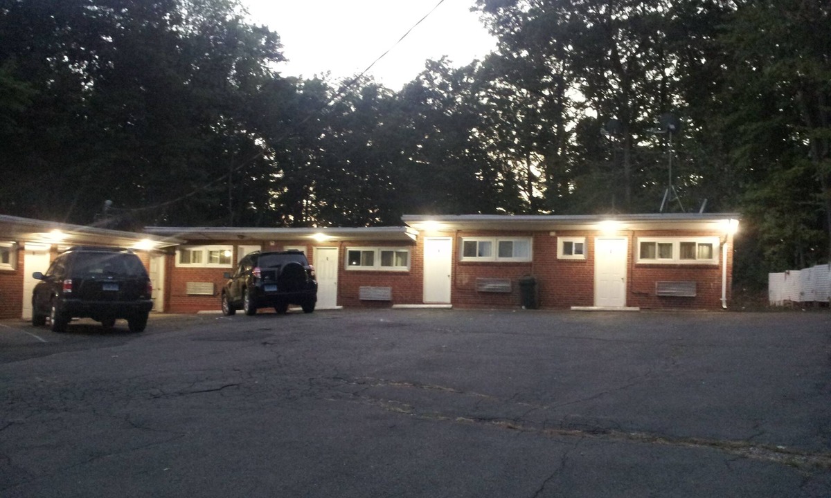 Newington Hotel | Hi-View Motel