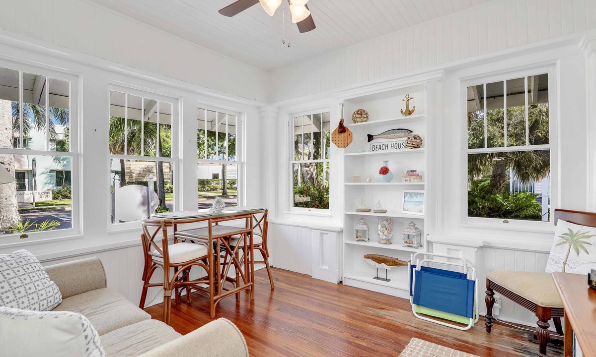 Fort Myers River District House | Hibiscus House Bed Breakfast Citrus Room