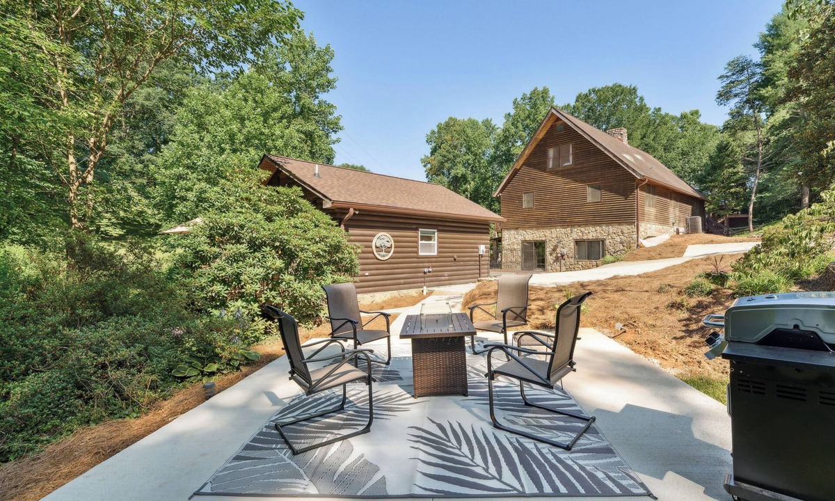 Hickory Apartment | Hickory Hideaway: Pet-Friendly Haven w/Fire Pit!