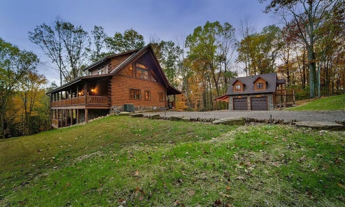South Bloomingville Cabin | Hickory Ridge-Cabin less than 10 miles away from main state parks.