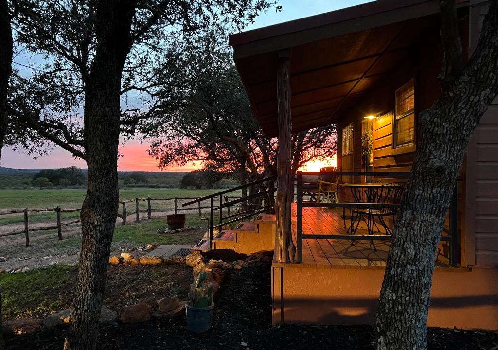 Llano House | Hickory Ridge Hideaway Cabin - Romantic, Peaceful