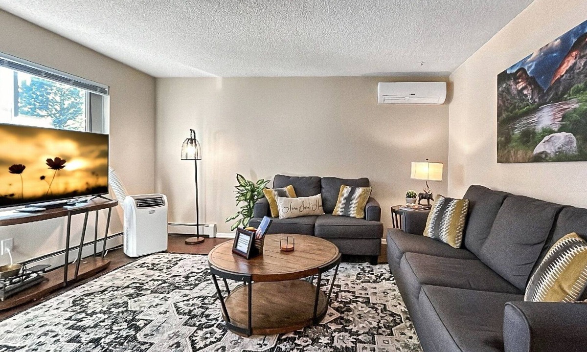 Rockrimmon Condo | Hidden Academy Gem! 2 BR, 1BA w/AC! Sleeps 5