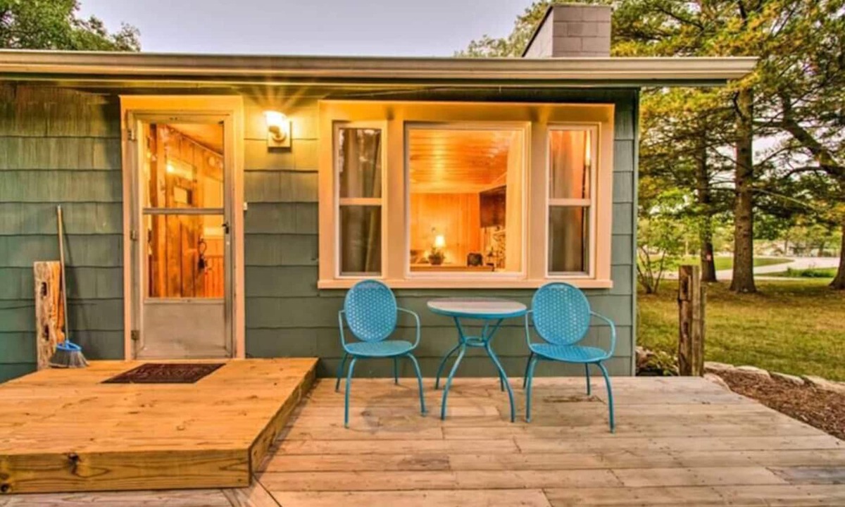 East Tawas House | Hidden Cabin Getaway