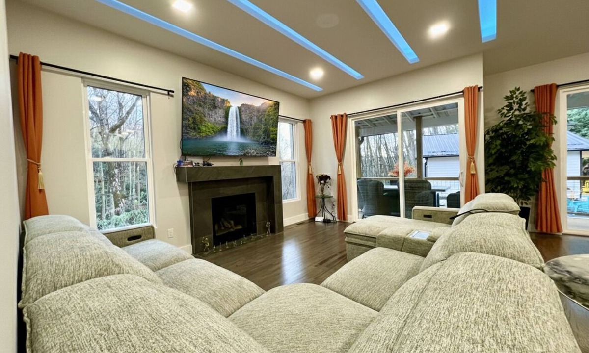 Mills River House | Hidden Crystal Mountain Creek Haven