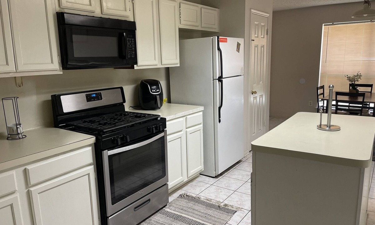 Houston House | Hidden Gem 15 Minutes from IAH Airport