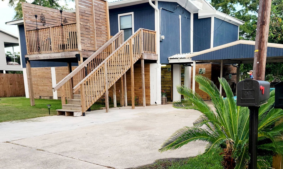 Lake Charles Cottage | Hidden gem, beautiful scenery, peaceful and private n