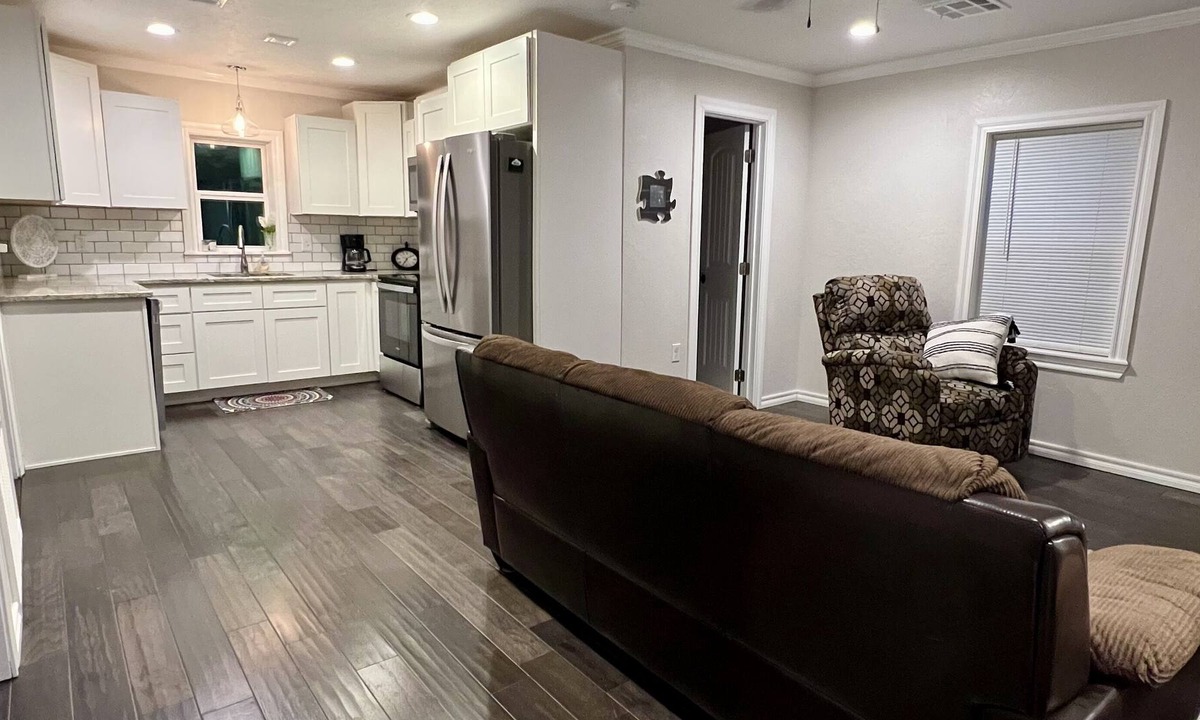 Ada House | Hidden gem in older neighborhood!