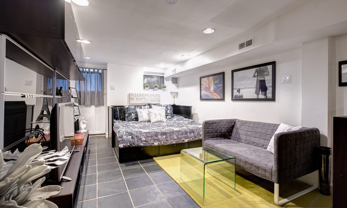 Bickford Park House | Hidden Gem In Sought-After Little Italy