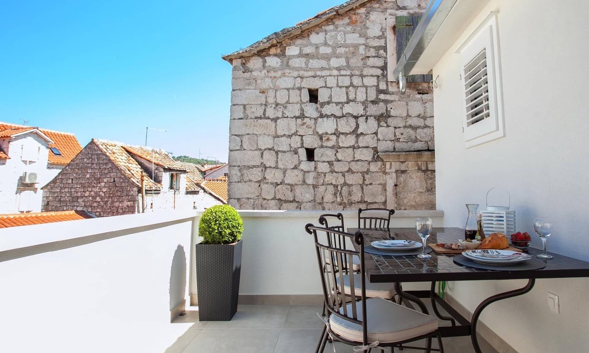 Trogir Apartment | Hidden gem in the ❤ of Trogir with Balcony