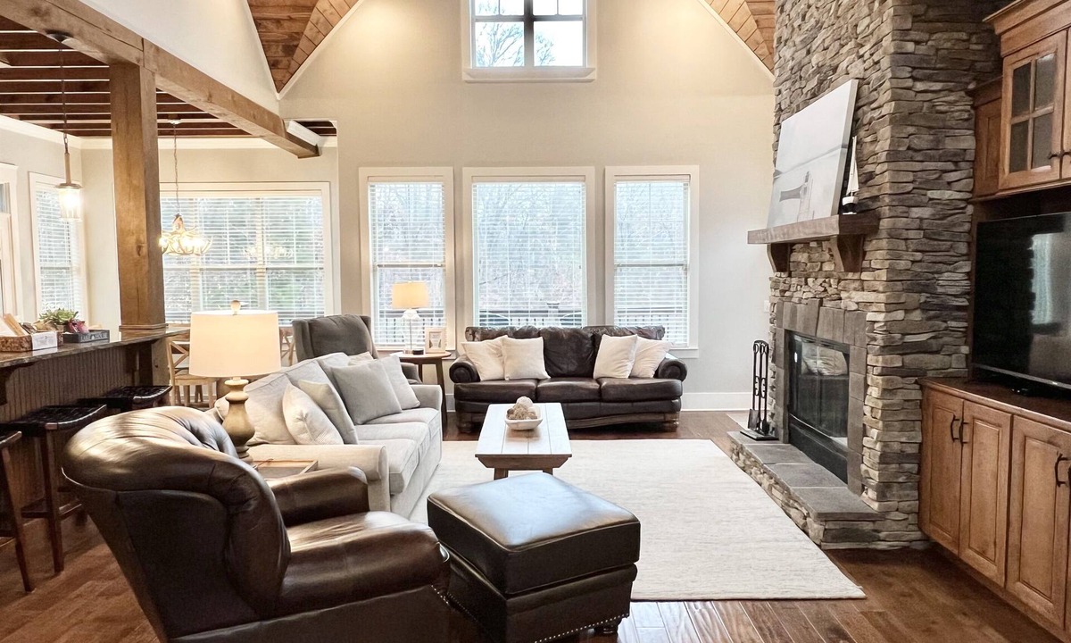 Spring City House | Hidden Gem Lakeside Retreat | Dock & Hot Tub