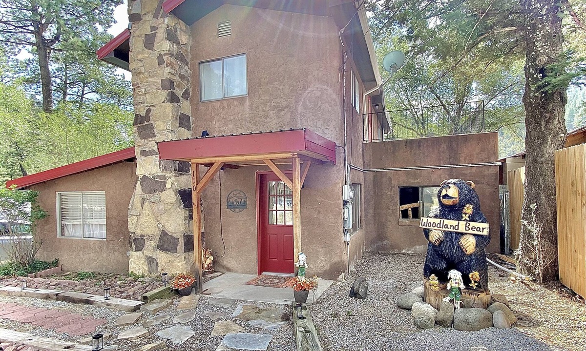 Ruidoso House | Hidden gem next to midtown! Book with us now! Hot tub, grill, private back yard.