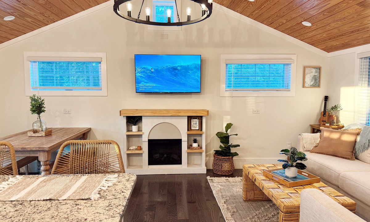 Bayshore Cottage | Hidden gem on 4 acres w/hot tub