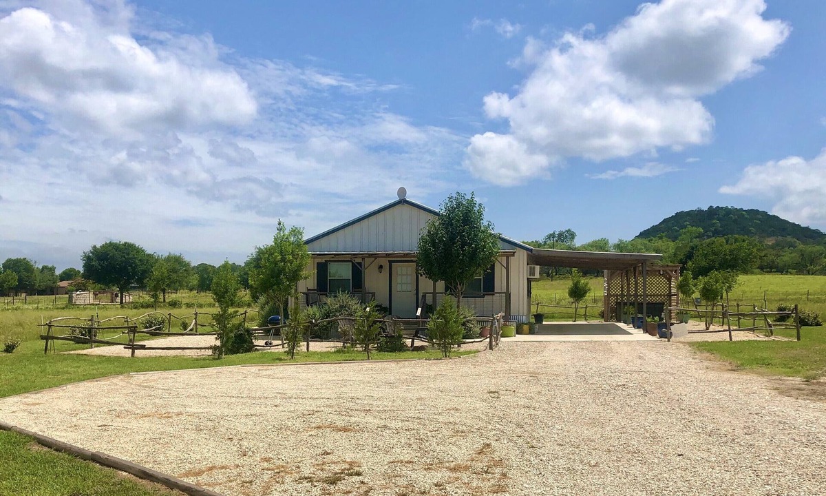 Fredericksburg Cottage | Hidden Gem Rustic private Cottage but minutes to downtown Fredericksburg.