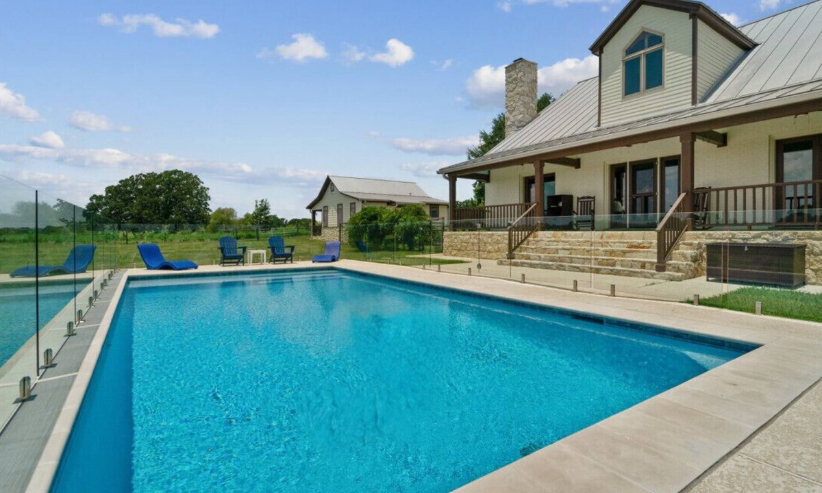 New Ulm House | Hidden Gem: Spacious Countryside Retreat w/Pool