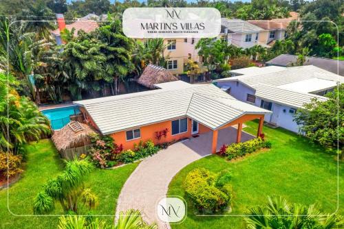 River Oaks Villa | Hidden Gem Vacation Villa w Private Pool & TikiHut