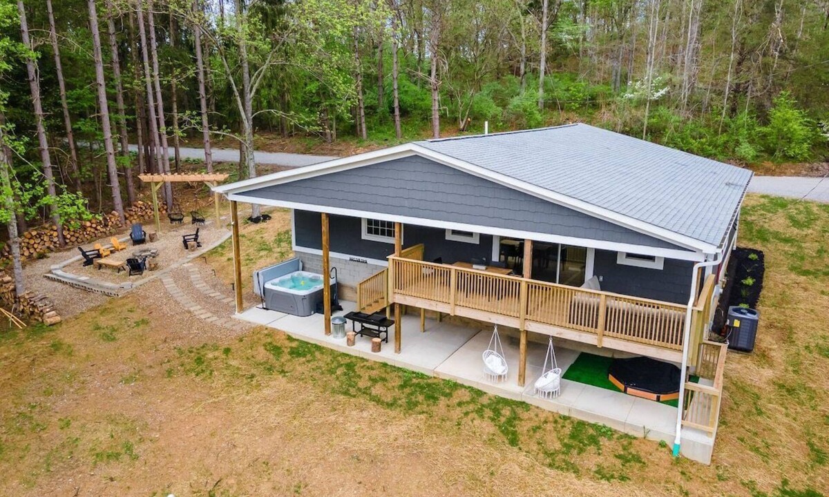 Logan House | Hidden Hills Haven - Hot Tub, Fire Pit, Pool Table