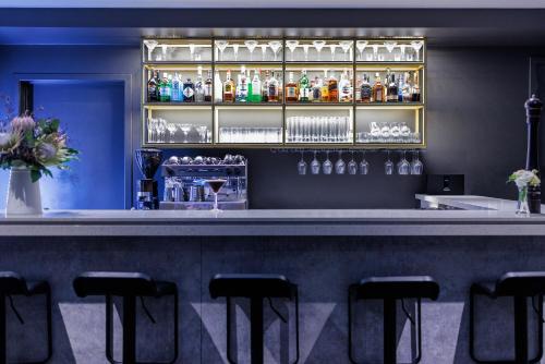 Cambridge Hotel | Hidden Lake Hotel & Apartments