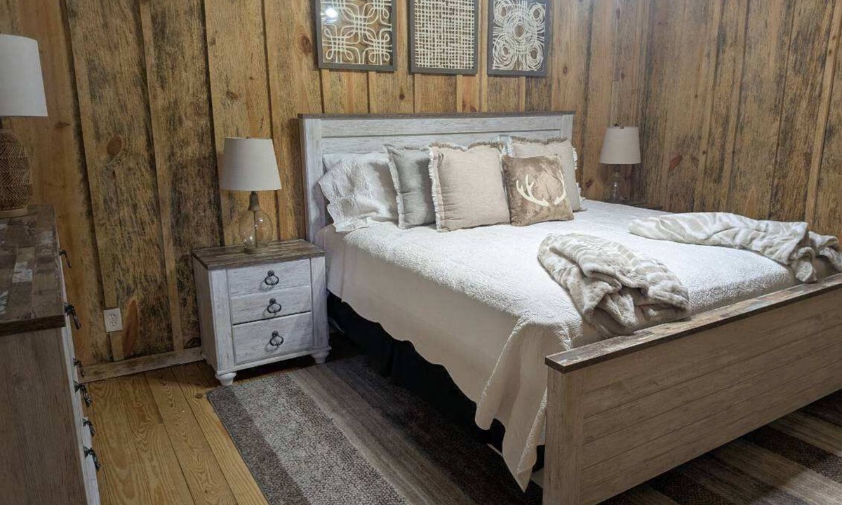 Abbeville Cabin | Hidden Oaks Grand Cabin #1