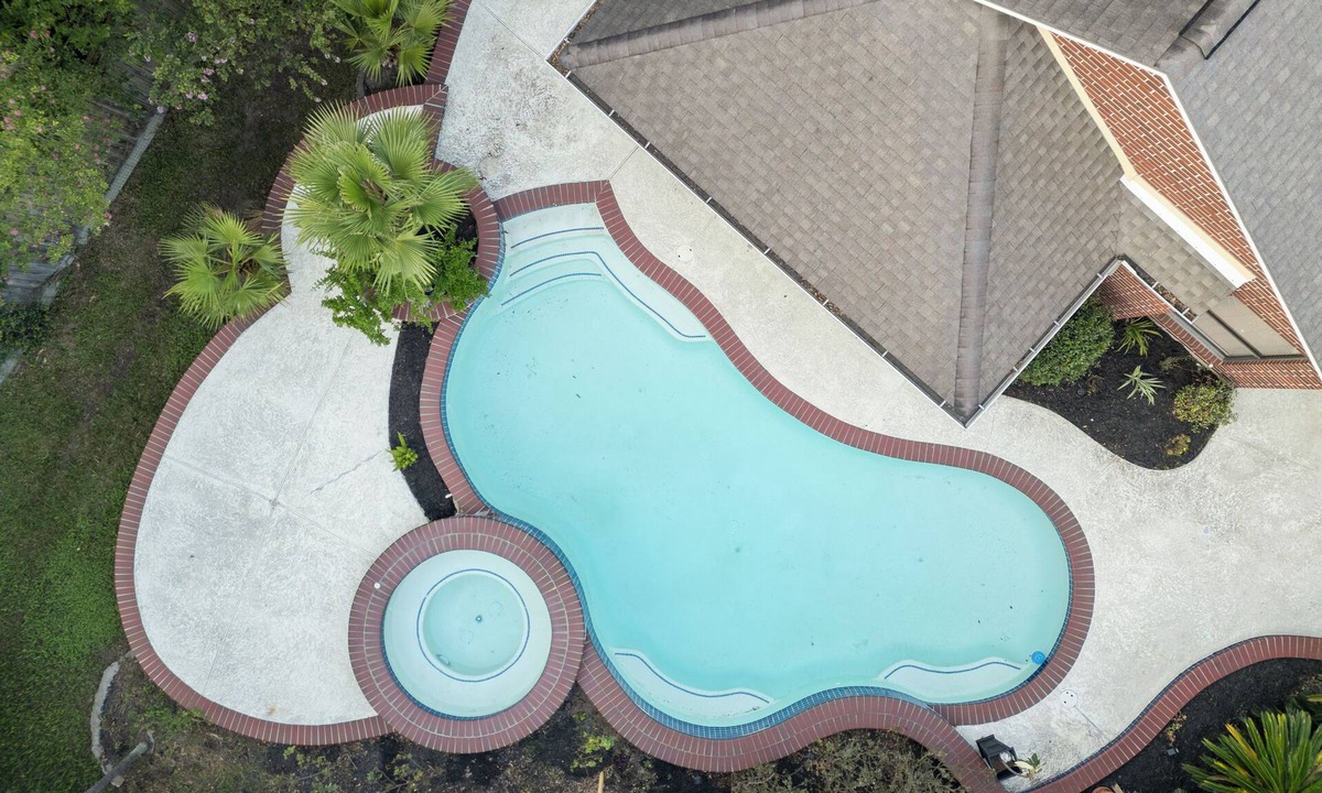 Friendswood House | ~ Hidden Oasis ~ Luxury Private Pool Home