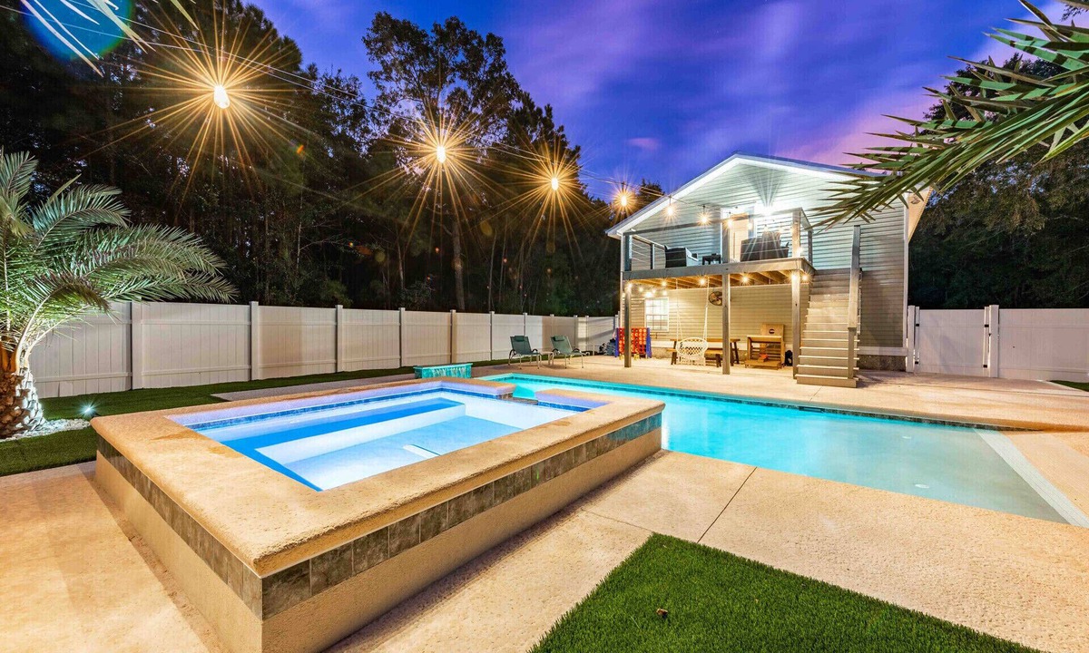 Townsend House | Hidden Oasis!