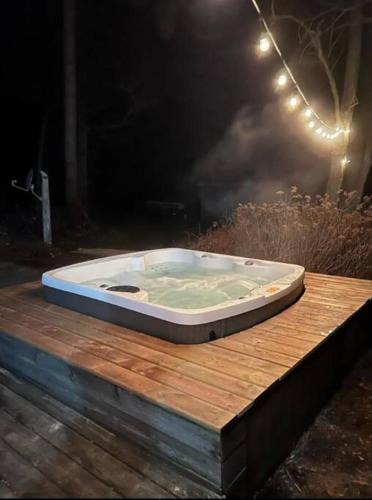 Terra Nova House | Hidden Oasis with Hot Tubs, & Starry Fire Pits
