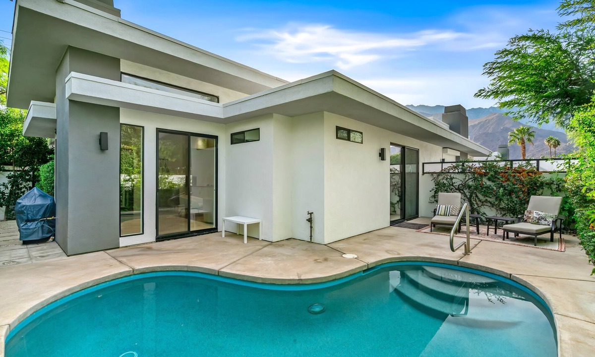 The Movie Colony House | Hidden Paradise w/Two Private Suites and Mountain Views