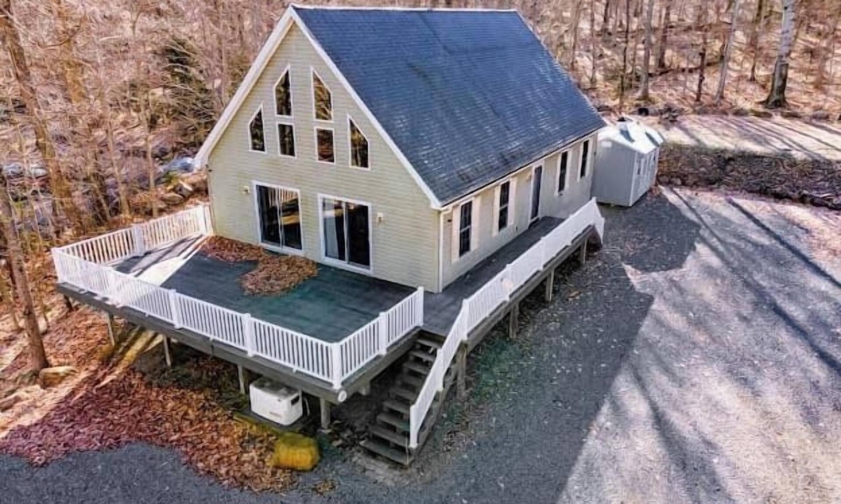 Town of Webb House | Hidden Pines