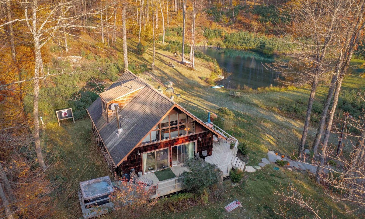 Oliverea Ski Chalet | Hidden Pond: 7 Acres w/Swim Pond—Hot Tub—Creek+